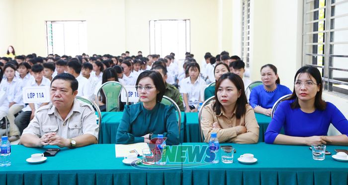Đại biểu tham dự Lễ khai giảng.