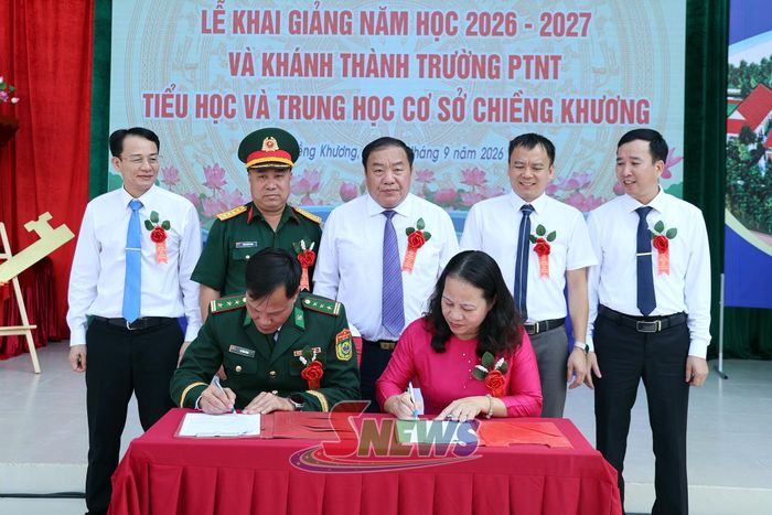 Ký kết Chương trình phối hợp giữa Trường Phổ thông nội trú Tiểu học và THCS Chiềng Khương với Đồn Biên phòng Cửa khẩu Chiềng Khương.
