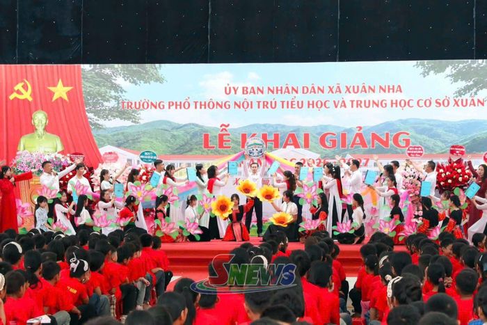 Lễ khai giảng tại Trường Phổ thông nội trú Tiểu học và THCS Xuân Nha.