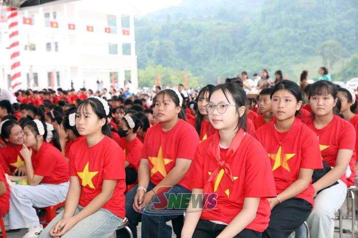 Các em học sinh tham gia Lễ khai giảng
