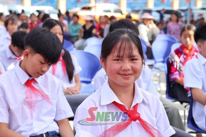 Học sinh khối lớp 9 đón năm học mới.