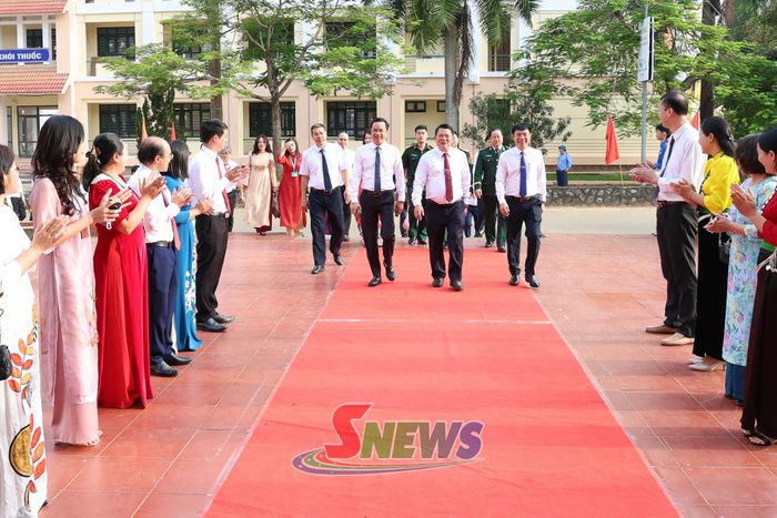 Đồng chí Lò Minh Hùng, Phó Bí thư Thường trực Tỉnh ủy dự Lễ khai giảng tại Trường Đại học Tây Bắc.