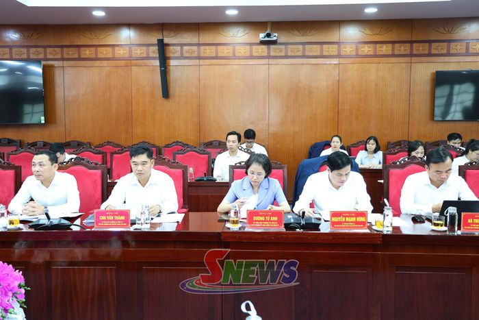 Các đồng chí Ủy viên Ban Thường vụ Tỉnh ủy dự hội nghị.