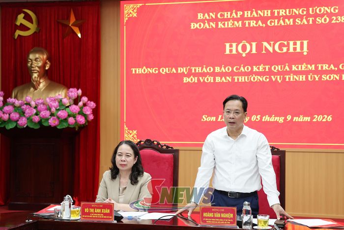 Đồng chí Bí thư Tỉnh ủy Sơn La phát biểu tại hội nghị.