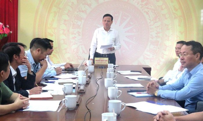 Đồng chí Nguyễn Mạnh Tuấn, Phó Chủ tịch Thường trực UBND tỉnh làm việc với xã Xín Mần.