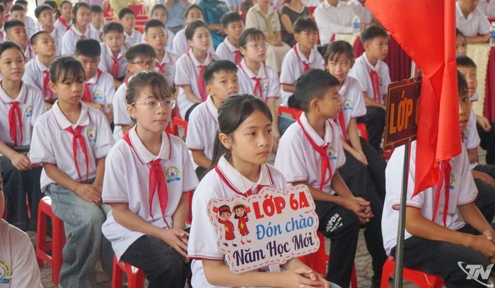Học sinh dự Lễ khai giảng.