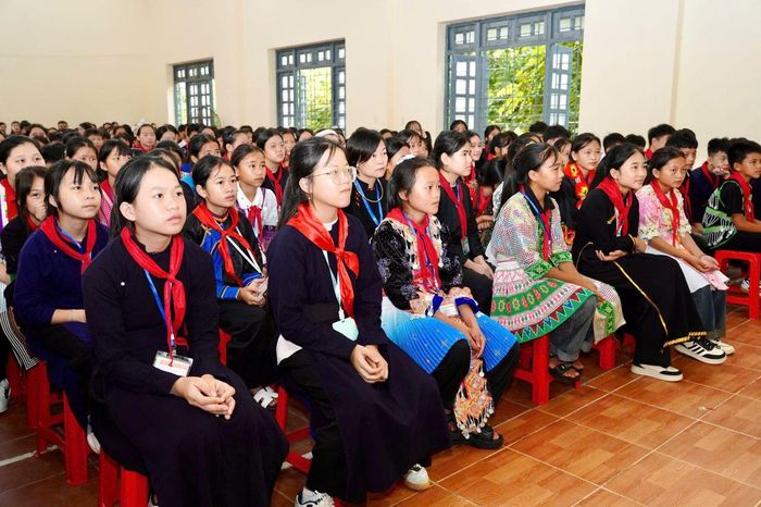 Học sinh Trường Phổ thông dân tộc nội trú Chợ Đồn trong khai giảng năm học mới 2026-2027.