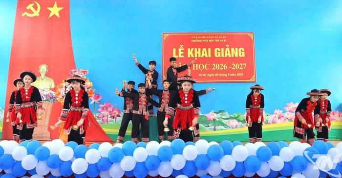 Học sinh Trường Phổ thông Dân tộc nội trú Na Rì biểu diễn tiết mục văn nghệ đặc sắc.