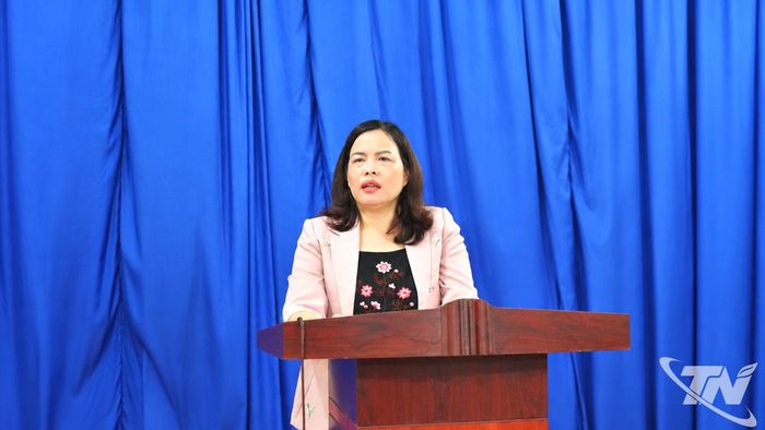 Đồng chí Trần Thị Lộc phát biểu.