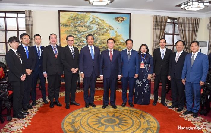 Lãnh đạo thành phố chụp hình lưu niệm cùng đoàn công tác Nhật Bản.