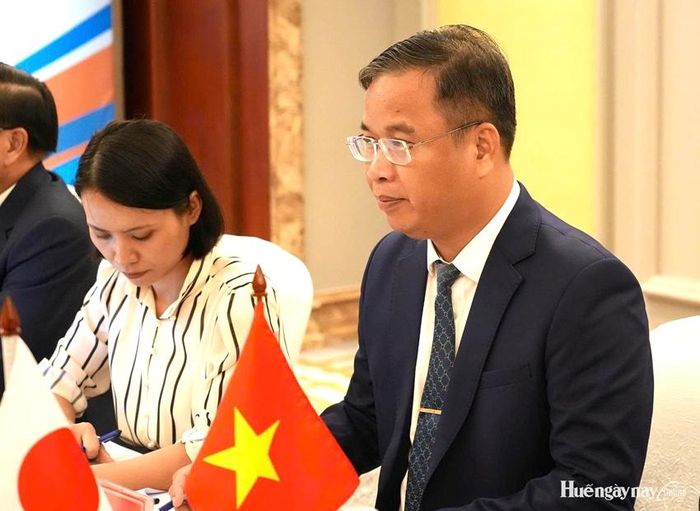 Phó Bí thư Thường trực Thành ủy, Chủ tịch HĐND thành phố Huế Phạm Đức Tiến phát biểu tại buổi làm việc. 