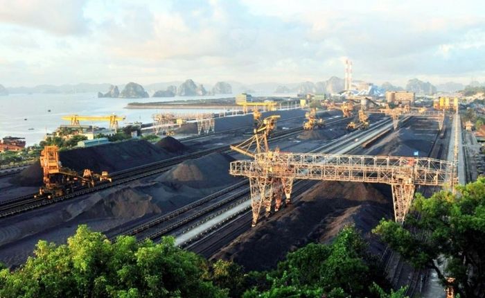 Bước sang tháng 9, Tập đoàn TKV tiếp tục chủ động ứng phó với diễn biến thời tiết, chuẩn bị nguồn than cho tiêu thụ, phấn đấu kết thúc 9 tháng hoàn thành từ 75% kế hoạch năm.