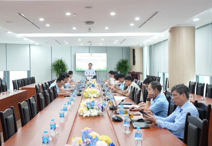 Phó TGĐ Tập đoàn TKV, Giám đốc Trung tâm ĐHSX tại Quảng Ninh Nguyễn Huy Nam chủ trì hội nghị điều hành sản xuất, tiêu thụ than tháng 9/2026