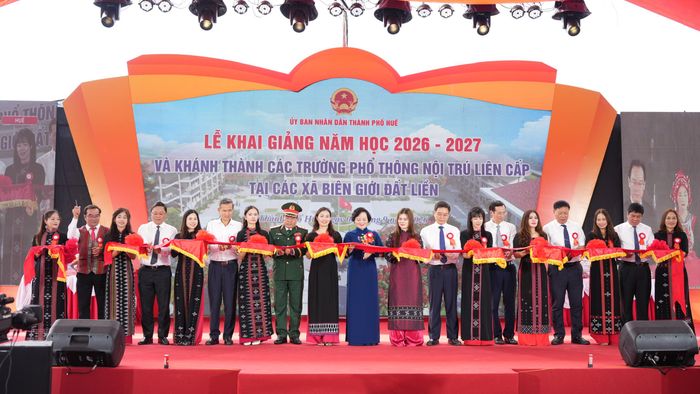 Lễ cắt băng khánh thành Trường phổ thông nội trú tiểu học và trung học cơ sở A Lưới 3.