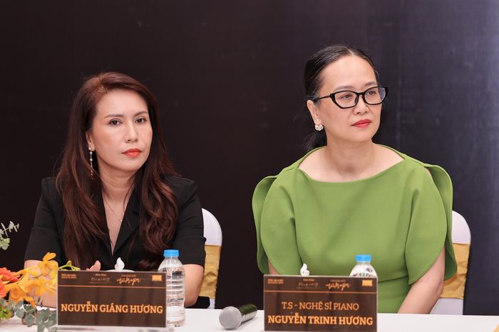 Hai người con gái của cố nhạc sĩ Phú Quang.