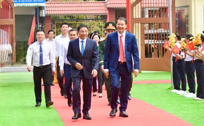 Lãnh đạo Chính phủ cùng lãnh đạo bộ, ngành, địa phương dự lễ khai giảng tại TP Đồng Nai.