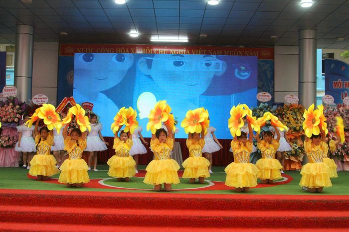 Các tiết mục văn nghệ chào mừng năm học mới vui nhộ, đặc sắc.