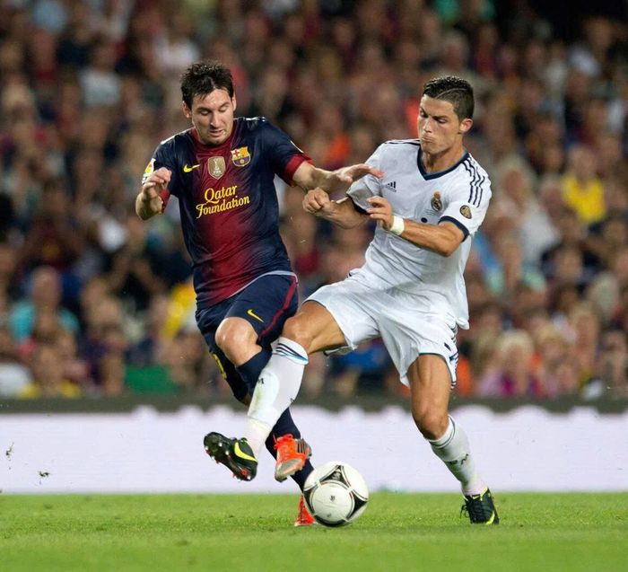 Messi và Ronaldo được mời tham dự trận chia tay sự nghiệp của Tevez. 
