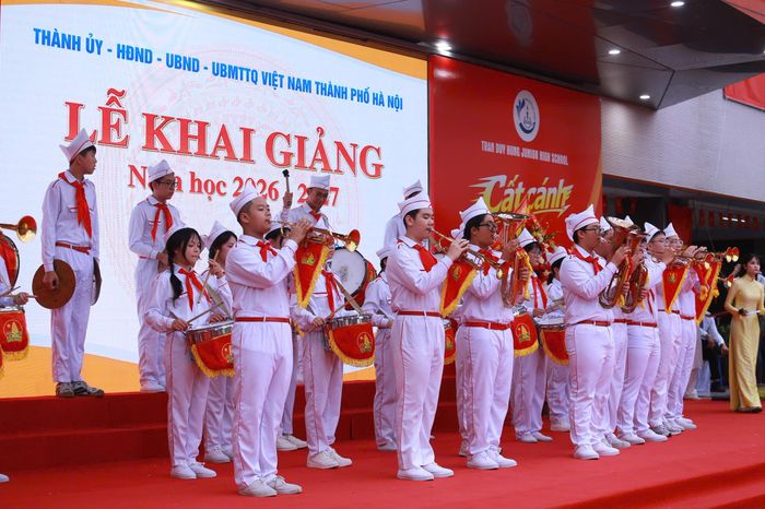 Đội Nghi lễ Trường THCS Trần Duy Hưng.