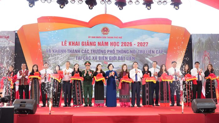 Cụ thể, Trường phổ thông nội trú liên cấp tiểu học và trung học cơ sở ở xã A Lưới 3, có tổng mức đầu tư hơn 178 tỷ đồng. Công trình được UBND TP Huế phê duyệt ngày 3/11/2025 và hoàn thành, đưa vào sử dụng từ năm học 2026 - 2027. 