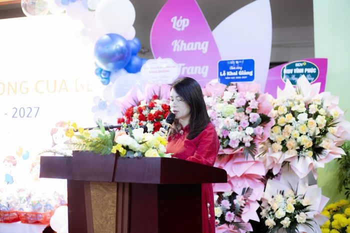 Bà Nguyễn Thị An, Hiệu trưởng Trường Mầm non Hoa Sen phát biểu tại lễ khai giảng.