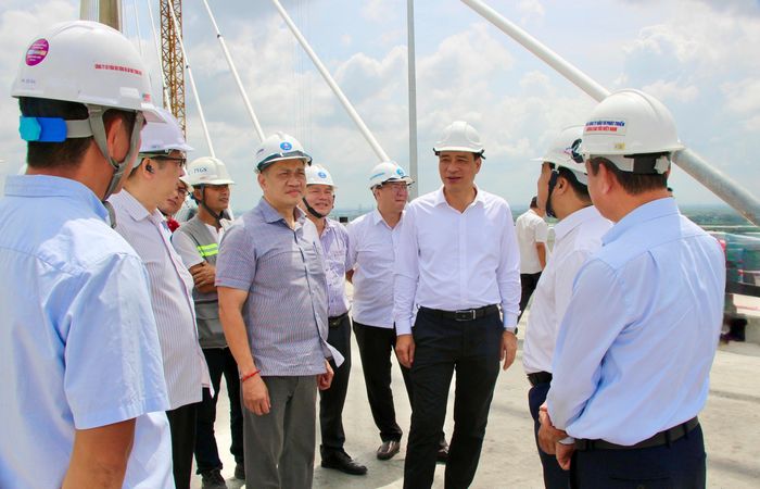 Thứ trưởng Phạm Minh Hà kiểm tra thực địa dự án cao tốc Bến Lức - Long Thành.