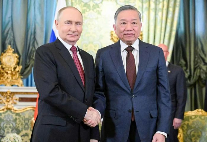 Tổng Bí thư, Chủ tịch nước Tô Lâm gặp Tổng thống Nga Vladimir Putin trong khuôn khổ chuyến thăm Nga và dự lễ kỷ niệm 80 năm Ngày chiến thắng trong Chiến tranh Vệ quốc vĩ đại, tháng 5/2025 . Ảnh: Chu Văn/BNG