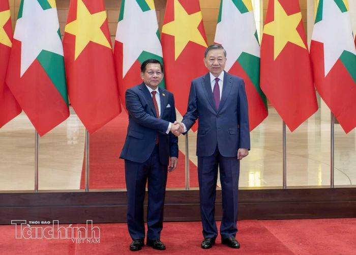 Tổng Bí thư, Chủ tịch nước Tô Lâm và Tổng thống Cộng hòa Liên bang Myanmar Min Aung Hlaing chụp ảnh chung trước khi cùng đoàn đại biểu cấp cao hai nước tiến hành hội đàm.