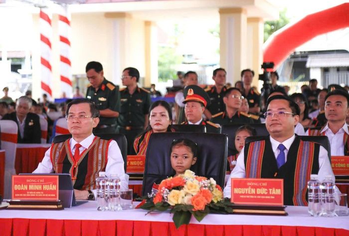 Các đại biểu tham dự.