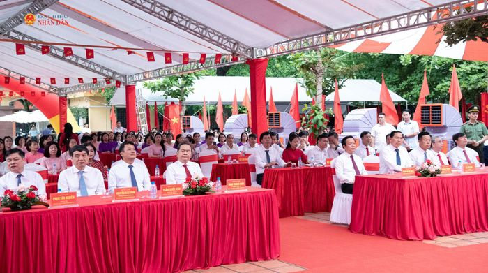 Chủ tịch Quốc hội Trần Thanh Mẫn và các đại biểu dự Lễ khai giảng năm học mới 2026 - 2027 tại điểm cầu Trường THPT Lê Quý Đôn, tỉnh Hưng Yên