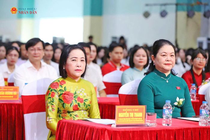 Phó Chủ tịch Quốc hội Nguyễn Thị Thanh dự Lễ Khai giảng năm học mới 2026 - 2027 tại Trường THPT chuyên Lương Văn Tuỵ, tỉnh Ninh Bình. Ảnh: Trọng Hiếu