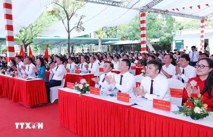 Ủy viên Bộ Chính trị, Thường trực Ban Bí thư Trần Cẩm Tú dự Lễ khai giảng tại điểm cầu Trường Phổ thông Dân tộc Nội trú tỉnh Bắc Ninh. Ảnh: Phương Hoa/TTXVN