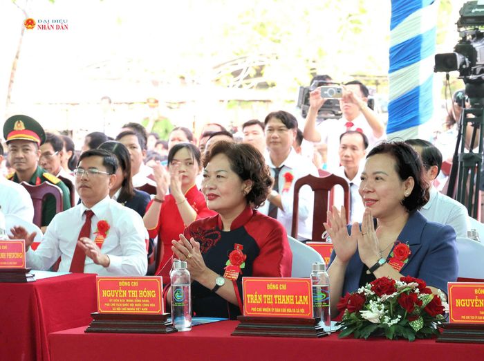 Phó Chủ tịch Quốc hội Nguyễn Thị Hồng dự Lễ khai giảng năm học mới 2026 - 2027 tại Trường THCS và THPT Ngã Sáu, TP. Cần Thơ. Ảnh: Vũ Châu