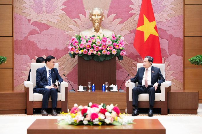 Chủ tịch Quốc hội Trần Thanh Mẫn tiếp Giáo sư Kim Hak-min, Giám đốc Viện nghiên cứu kinh tế Kimhakmin E-roun (Hàn Quốc) ngày 29/6. Ảnh: Phạm Thắng