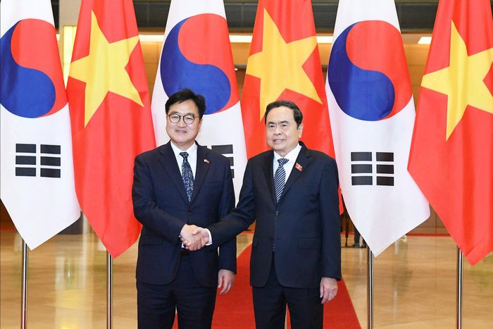 Chủ tịch Quốc hội Trần Thanh Mẫn đón Chủ tịch Quốc hội Hàn Quốc Woo Won Shik trong chuyến thăm Việt Nam, ngày 20/11/2025. Ảnh: Lâm Hiển