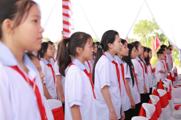 Học sinh tại Hà Tĩnh cùng tham dự lễ khai giảng trực tuyến cùng cả nước