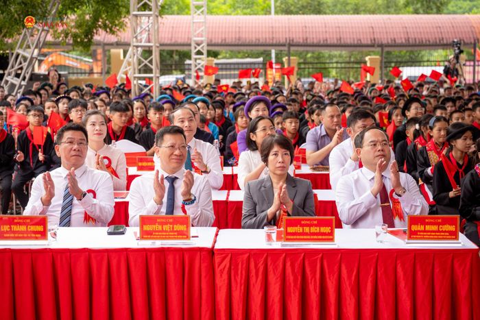 Các đại biểu tham dự buổi lễ