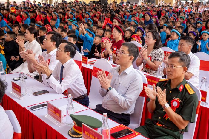 Các đại biểu tham dự buổi lễ