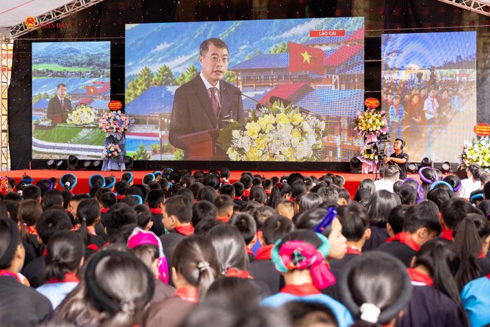Thủ tướng Chính phủ Lê Minh Hưng phát biểu trực tuyến từ điểm cầu Trường Phổ thông nội trú Tiểu học và THCS Bình Liêu