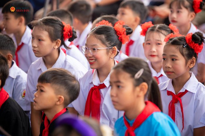 Các em học sinh dự Lễ khai giảng