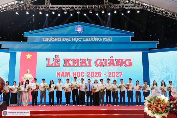 Tân sinh viên xuất sắc khóa 62