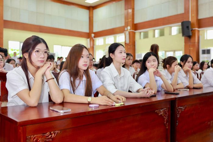 Sinh viên Phân hiệu Học viện Tài chính tại Hưng Yên. Ảnh: Ngô Quân