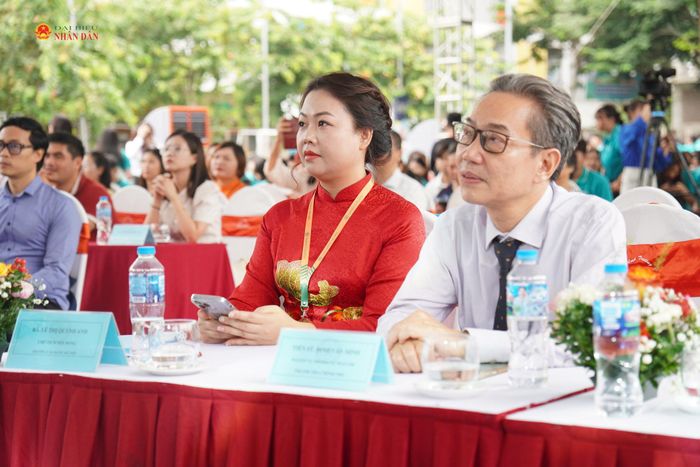 Các đại biểu tham dự chương trình.