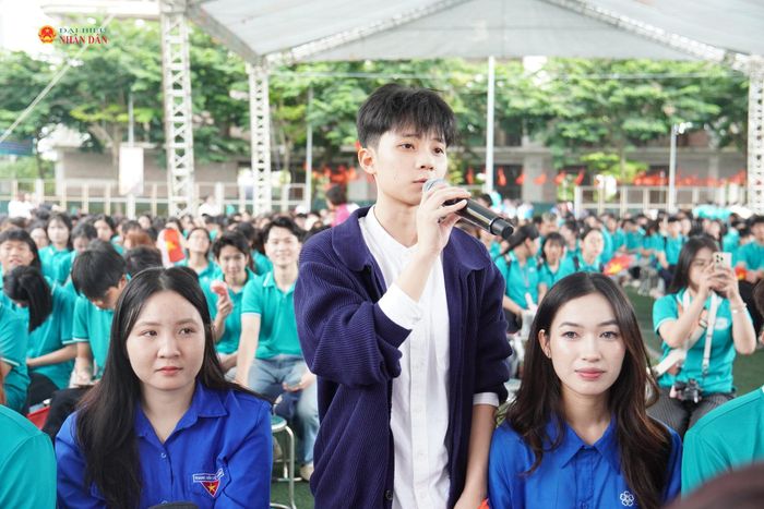 Cùng chung chia sẻ với Hảo, nhiều sinh viên cũng cho rằng bản thân cảm thấy tự hào khi được trở thành một phần của HNC, được học tập trong môi trường năng động, giàu trải nghiệm và có thêm những cơ hội để khám phá năng lực, theo đuổi sở thích và chuẩn bị hành trang cho tương lai.