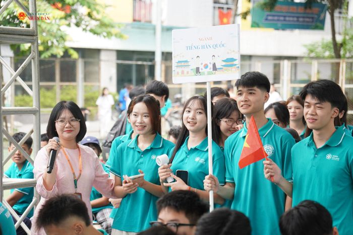 Sôi nổi không khí lễ khai giảng tại Trường Cao đẳng Hà Nội.