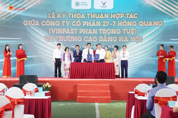 Đại diện các đơn vị ký kết thỏa thuận hợp tác tại chương trình