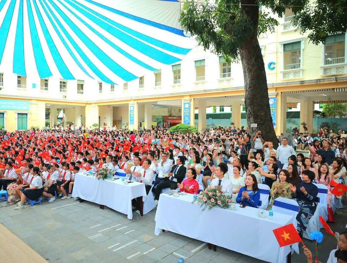 Học sinh trường THCS Trưng Vương tưng bừng trong Lễ Khai giảng năm học mới 2026 - 2027