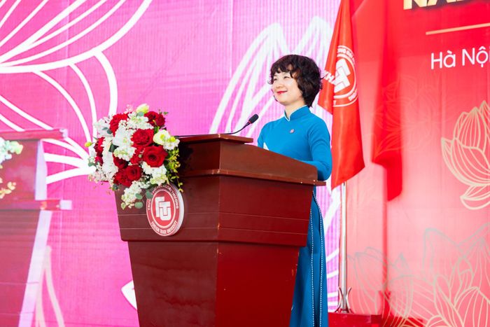 PGS, TS Phạm Thu Hương, Hiệu trưởng Trường Đại học Ngoại Thương phát biểu tại buổi lễ