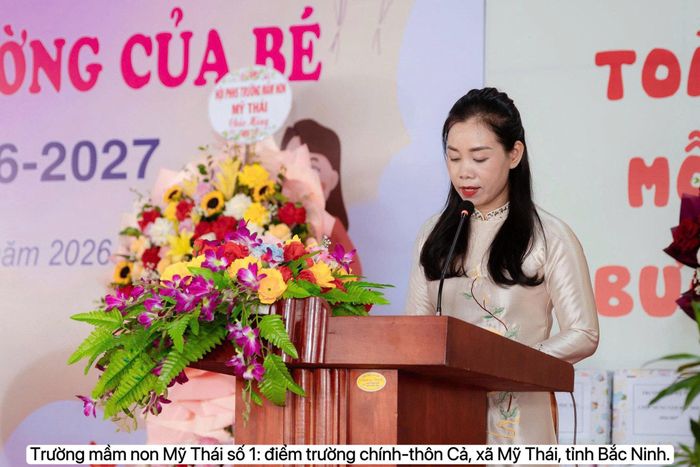 Hiệu trưởng Nguyễn Thị Thanh Tú phát biểu tại buổi lễ trang trọng.