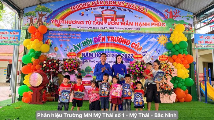 Sự quan tâm, sẻ chia kịp thời góp phần tiếp thêm động lực, giúp các em có thêm điều kiện học tập và tự tin bước vào chặng đường mới.